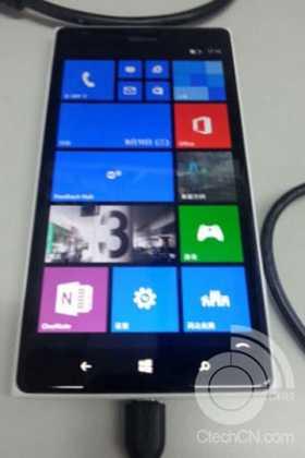 Anteprima Foto Nokia Lumia 1520 Phablet Windows Phone 