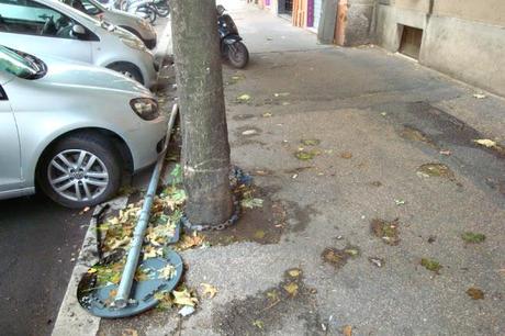 NUOVI REPERTI ARCHEOLOGICI A VIA ETTORE ROLLI, SCIATTERIA E MENEFREGHISMO NELLA CAPITALE MONDIALE DEGLI INCIVILI! NUOVI REPERTI ARCHEOLOGICI A VIA ETTORE ROLLI, SCIATTERIA E MENEFREGHISMO NELLA CAPITALE MONDIALE DEGLI INCIVILI!