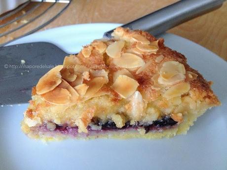 Crostata con crema frangipane, confettura di mirtilli e pesche... una dolcezza infinita!