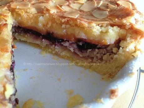 Crostata con crema frangipane, confettura di mirtilli e pesche... una dolcezza infinita!