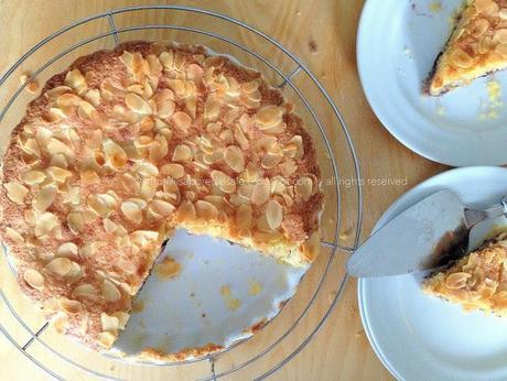 Crostata con crema frangipane, confettura di mirtilli e pesche... una dolcezza infinita!