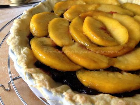 Crostata con crema frangipane, confettura di mirtilli e pesche... una dolcezza infinita!