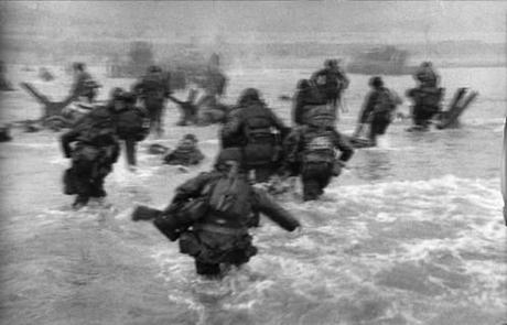 R. Capa, Normandy. Omaha Beach. The first wave of American troops lands at dawn. June 6th, 1944