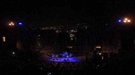 Patti Smith: la Sacerdotessa del Rock Incanta Taormina