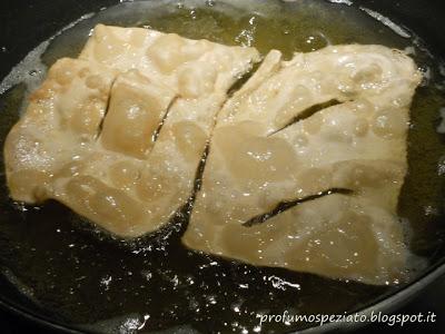 CROSTOLI ( chiacchiere, frappe, bugie, cenci, galani) CROSTOLI ( chiacchiere, frappe, bugie, cenci, galani)