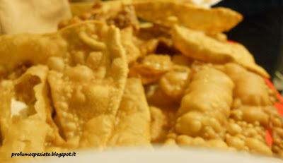 CROSTOLI ( chiacchiere, frappe, bugie, cenci, galani) CROSTOLI ( chiacchiere, frappe, bugie, cenci, galani)