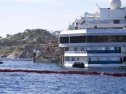 C 2 articolo 1119304 imagepp Costa Concordia, iniziate operazioni di ricerca dispersi