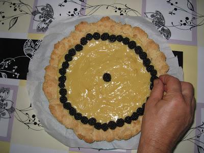 sbriciolata con frutta fresca Sbriciolata con frutta fresca