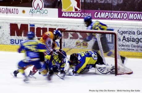 Hockey su ghiaccio, Elite A 2° giornata: i campioni d’Italia ricevono il Fassa all’Odegar, per la Valpe trasferta insidiosa a Brunico in casa dei Lupi, il Renon ospita il Milano e il Cortina affronta in casa il Vipiteno. (by Vito De Romeo – Web Hockey ...