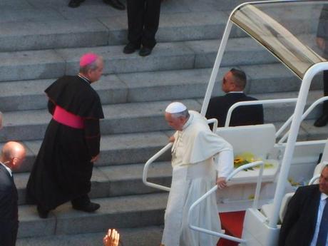 Papa Francesco e Arrigo Miglio di fronte alla Cattedrale