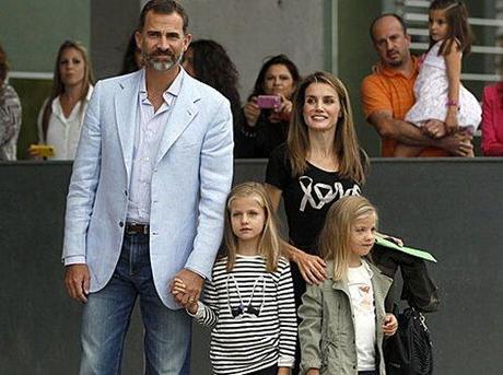 Le Infante Leonor e Sofia visitano re Juan Carlos in ospedale