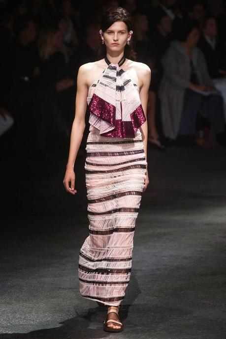 PFW : Le guerriere masai di McQueen e Givenchy PFW : Le guerriere masai di McQueen e Givenchy