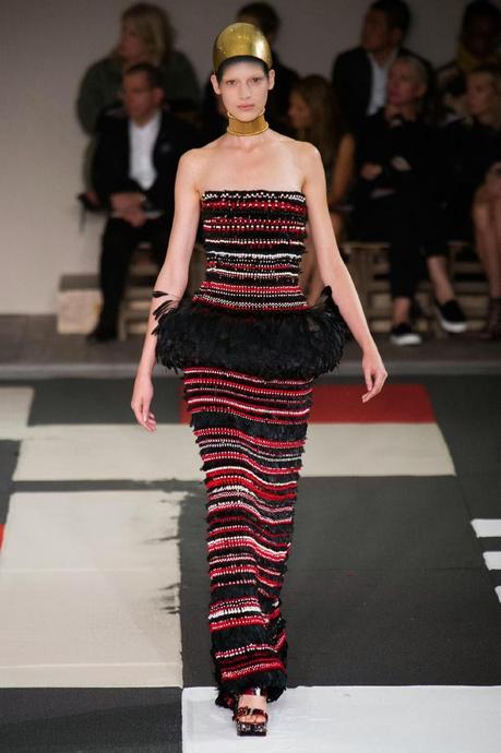 PFW : Le guerriere masai di McQueen e Givenchy PFW : Le guerriere masai di McQueen e Givenchy
