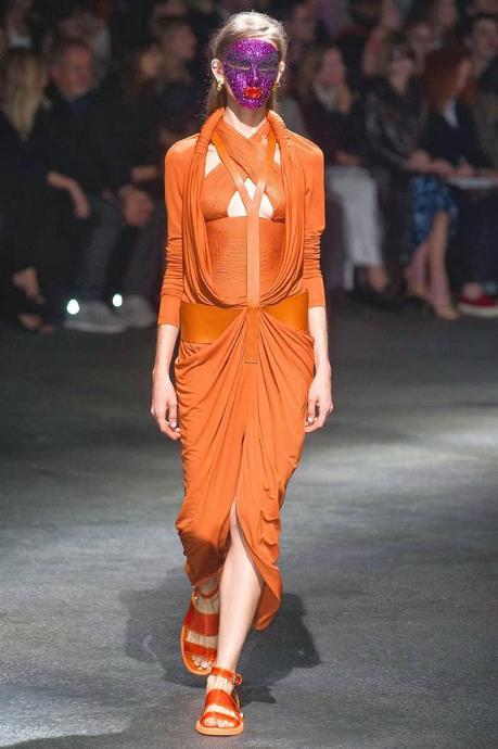 PFW : Le guerriere masai di McQueen e Givenchy PFW : Le guerriere masai di McQueen e Givenchy