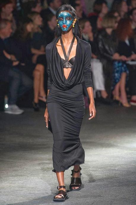 PFW : Le guerriere masai di McQueen e Givenchy PFW : Le guerriere masai di McQueen e Givenchy