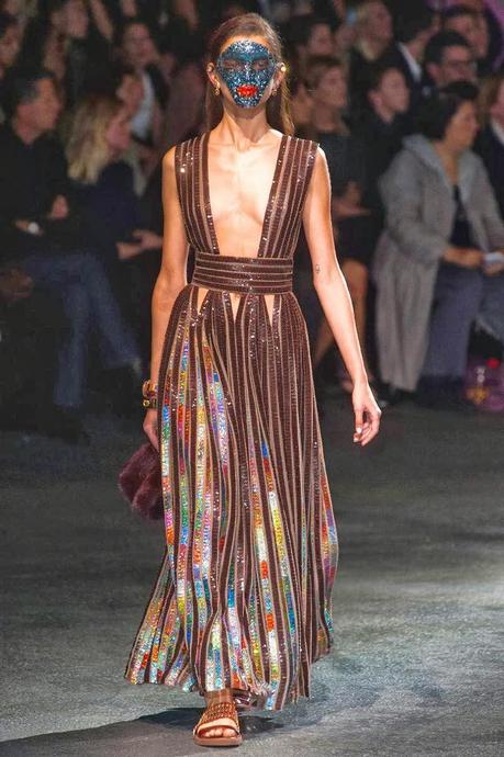 PFW : Le guerriere masai di McQueen e Givenchy PFW : Le guerriere masai di McQueen e Givenchy