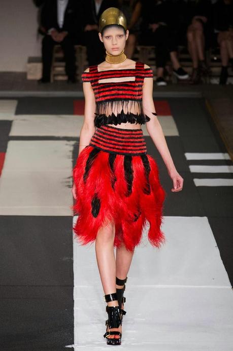 PFW : Le guerriere masai di McQueen e Givenchy PFW : Le guerriere masai di McQueen e Givenchy