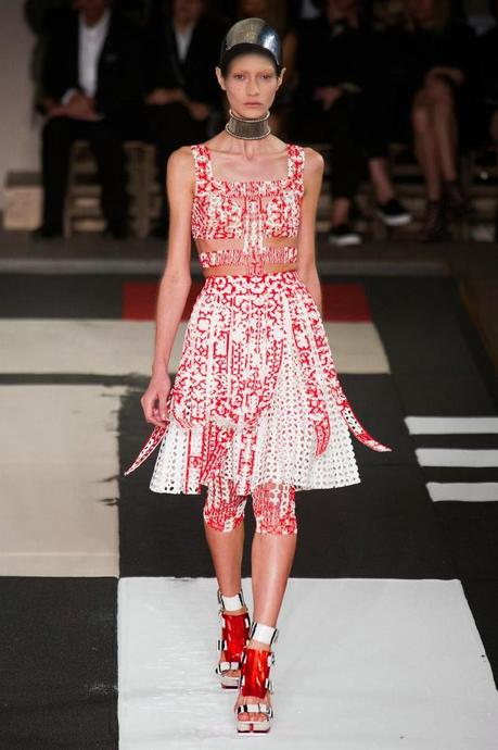 PFW : Le guerriere masai di McQueen e Givenchy PFW : Le guerriere masai di McQueen e Givenchy