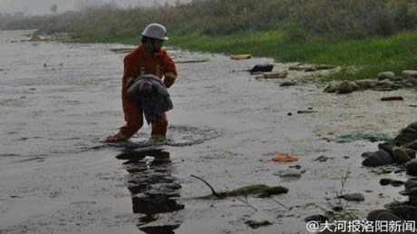 Cina, genitori gettano neonato di una settimana nel fiume e muore (Foto) Week_old_baby_1