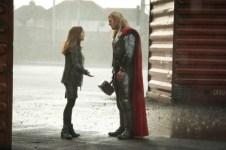 Thor: The Dark World   Nuove immagini e spot Tom Hiddleston Thor: The Dark World Natalie Portman Marvel Studios Idris Elba Christopher Eccleston Anthony Hopkins Alan Taylor 