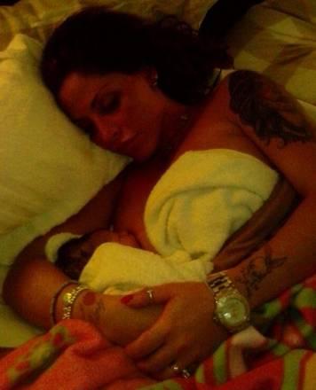 Guendalina Tavassi ha partorito la piccola Chloe: il parto in casa (le foto)