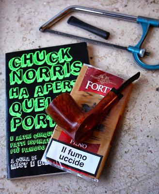 Chuck Norris fuma Forte