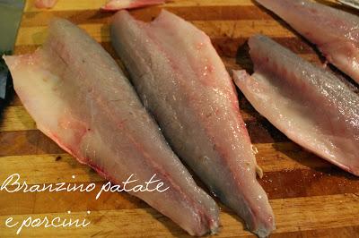 Branzino al forno con patate e funghi porcini