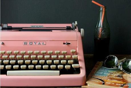 Olivetti, Lettera 22 - Vintage Typewriter