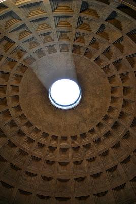 Il Pantheon di Roma. Il Tempio di tutti gli Dei.