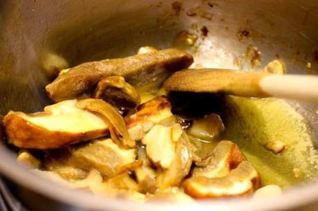 Zuppa di porcini per riempire i bicchierini di polenta