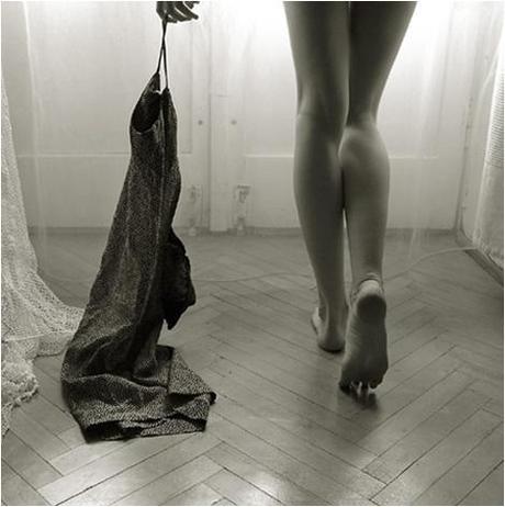 E' il fenomeno del momento: Burlesque! Lei è una stellina lucente appena nata: Sexy Dahlya Naif! http://ilpranzodibabette.blog.deejay.it/files/photos/uncategorized/2007/07/23/sottoveste.jpg