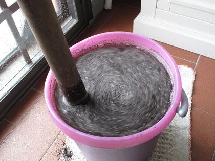 Come ottenere un fertilizzante liquido dal compost
