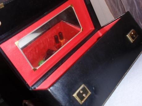 Vintage Leather MakeUpCase. Vintage Leather MakeUpCase.