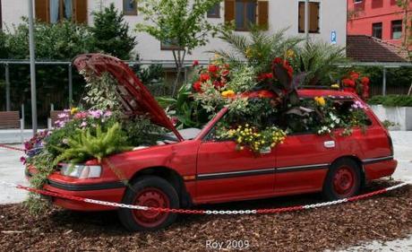 Auto creative? A emissioni zero? Eccole come vasi da fiori e giardini mobili :-)