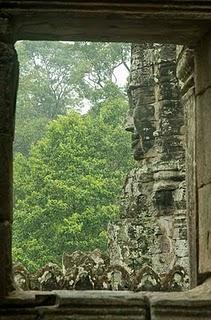 Lettere dalla Kampuchea 11: Il mistero delle pietre nere.