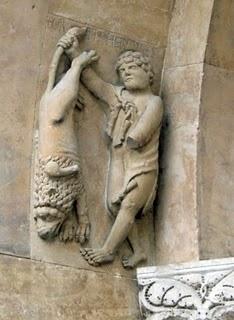Cattedrale di Fidenza: Ercole e il leone di Nemea