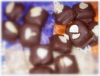 Cioccolatini ripieni con pasta di nocciole
