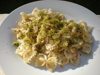 Farfalle ai 3 Affumicati, Pistacchio di Bronte e Erbe Aromatiche