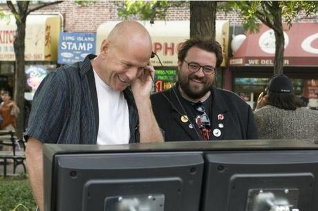 bruce-willis-e-il-regista-kevin-smith-sul-set-di-cop-out-147874