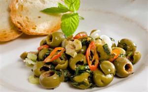 In Salento a degustare le olive schiacciate sottolio