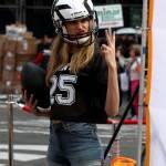 Cara Delevigne giocatrice di football nello shooting fotografico per DKNY05