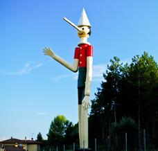 Collodi e il pinocchio più alto del mondo