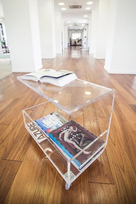 tavolino design moderno in plexiglass trasparente 