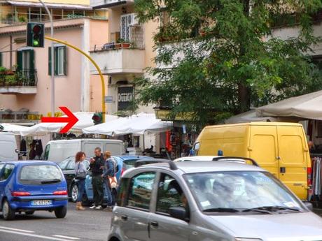 BANCARELLARI INGORDI: FAMO COME CAZZO CE PARE! L'OMBRELLONE COPRE IL SEMAFORO (DAVANTI ALL'OSPEDALE FORLANINI!) E I VIGILI DORMONO SONNI TRANQUILLI... BANCARELLARI INGORDI: FAMO COME CAZZO CE PARE! L'OMBRELLONE COPRE IL SEMAFORO (DAVANTI ALL'OSPEDALE FORLANINI!) E I VIGILI DORMONO SONNI TRANQUILLI...