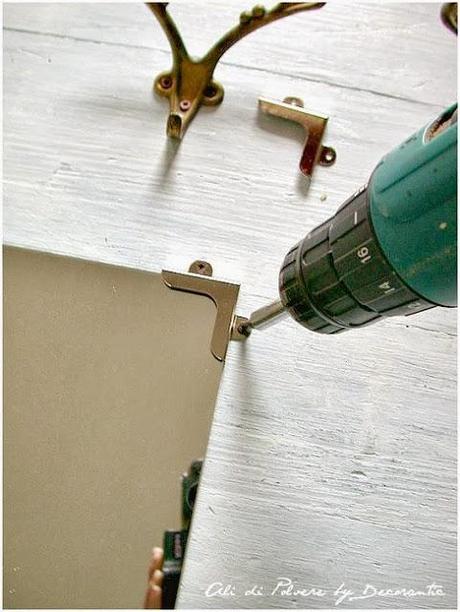 Storia di un appendiabiti Storia di un appendiabiti