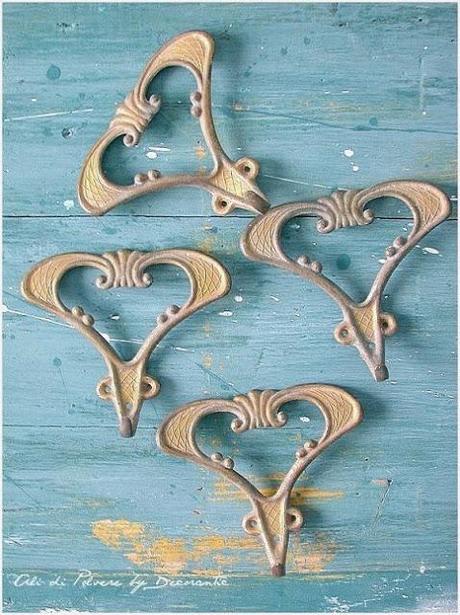 Storia di un appendiabiti Storia di un appendiabiti