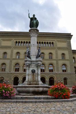 Berna città preziosa. Tra potere e storia. Berna città preziosa. Tra potere e storia.
