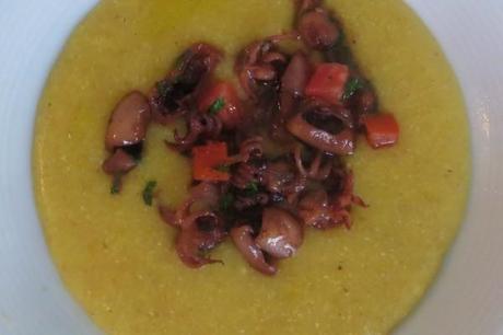 Polenta con le seppioline farina di mais, seppioline