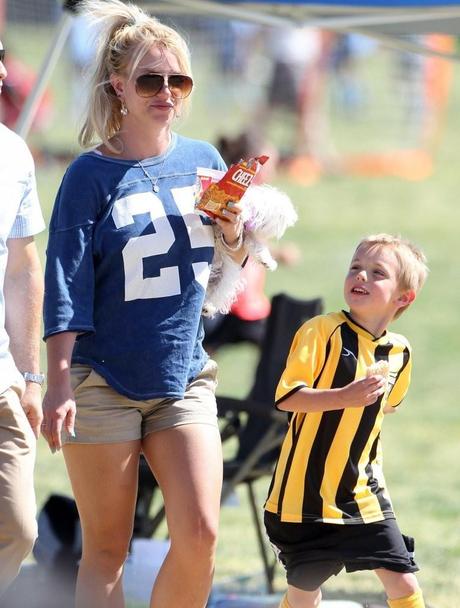 Britney Spears - Britney & Kevin Watch Their Sons Soccer Game