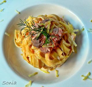 Tagliatelle con salmone e aneto profumate al limone